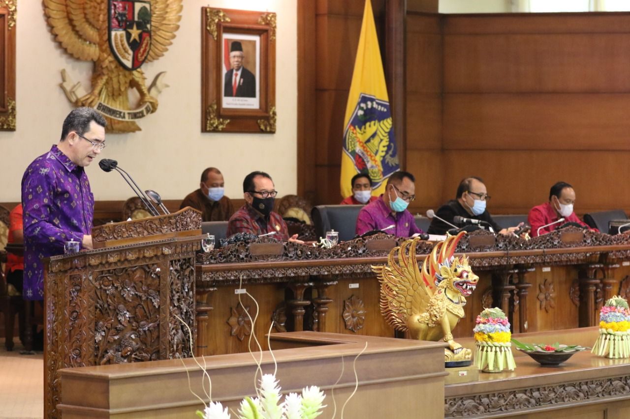 podiumnews.com-DPRD Bali Garis Bawahi Empat Rekomendasi Raperda Retribusi Jasa Usaha Tanggapi Pendapat Gubernur